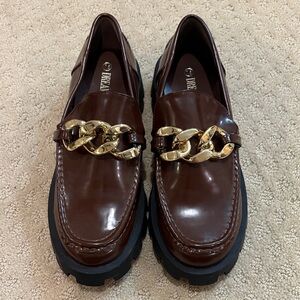 Dream Pairs Glossy Brown Loafers with Gold Chain